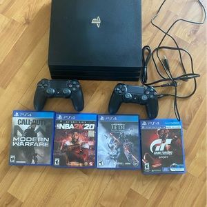 PlayStation 4 (includes everything in photo)